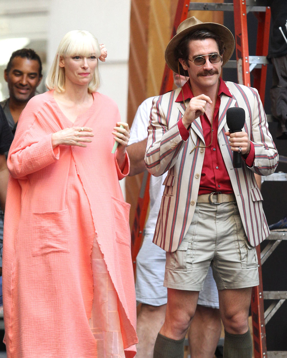 okja_Tilda-Swinton-Jake-Gyllenhaal-Movie-Set-Netflix-Okja-Tom-Lorenzo-Site-1